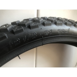 Neumático 2-1/2x21" taco trail